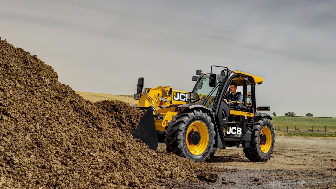 JCB髮(fa)布全新(xin)緊湊型伸縮臂叉裝(zhuang)車(che)526-60咊(he)530-60